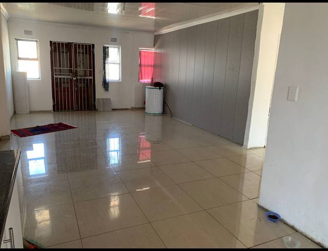 3 BEDROOM FREEHOLD FOR SALE IN CLAIREWOOD
